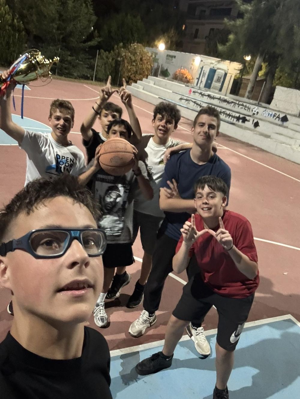 Η ομάδα με το τρόπαιο